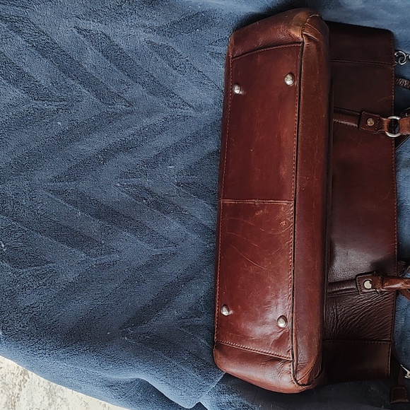 Wilsons Leather brown cognac large briefcase crossbody. Good used condition. - Picture 3 of 16